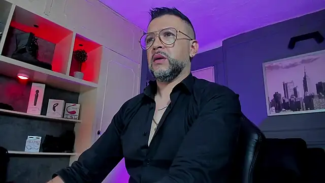 Snapshot of MrFrank_tattoo chatting on February 13, 2026, 11:28 am MrFrank tattoo online show from February 13, 2026, 11:28 am