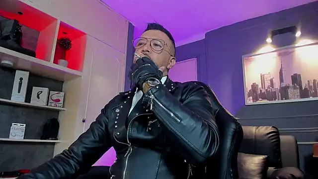 Snapshot of MrFrank_tattoo chatting on February 14, 2026, 10:34 am MrFrank tattoo online show from February 14, 2026, 10:34 am