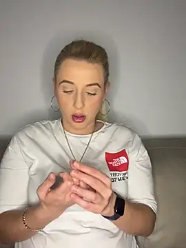 Strongqueen online show from January 22, 2025, 8:06 pm