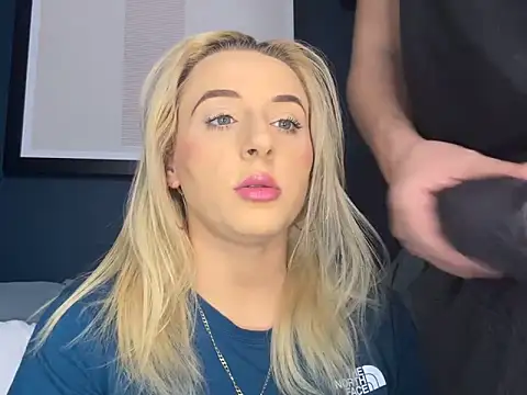 Strongqueen online show from February 15, 2025, 8:43 pm