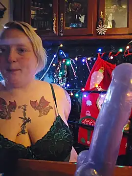 buxombosums online show from December 21, 2025, 7:15 am