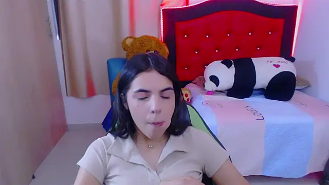 Snapshot of _elenna chatting on January 17, 2025, 9:06 pm elenna online show from January 17, 2025, 9:06 pm