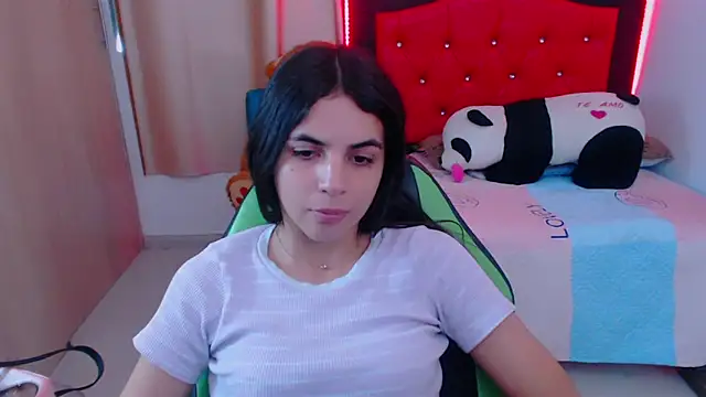 Snapshot of _elenna chatting on January 21, 2025, 8:32 pm elenna online show from January 21, 2025, 8:32 pm