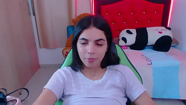 Snapshot of _elenna chatting on January 21, 2025, 11:34 pm elenna online show from January 21, 2025, 11:34 pm