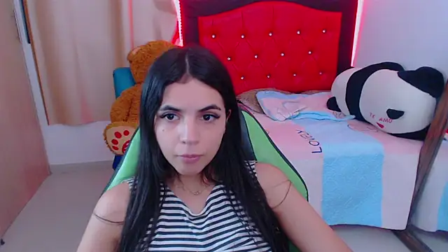 Snapshot of _elenna chatting on January 24, 2025, 12:09 am elenna online show from January 24, 2025, 12:09 am