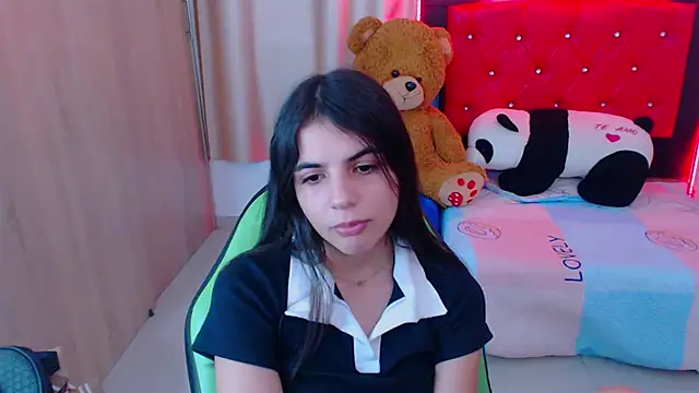 Snapshot of _elenna chatting on January 29, 2025, 12:01 am elenna online show from January 29, 2025, 12:01 am