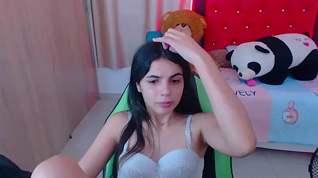 Snapshot of _elenna chatting on January 31, 2025, 12:28 am elenna online show from January 31, 2025, 12:28 am