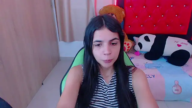 Snapshot of _elenna chatting on February 2, 2025, 5:37 pm elenna online show from February 2, 2025, 5:37 pm