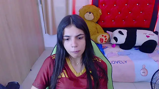 Snapshot of _elenna chatting on February 3, 2025, 9:39 pm elenna online show from February 3, 2025, 9:39 pm