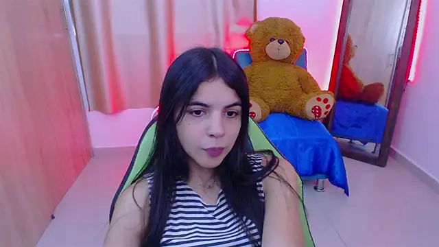 Snapshot of _elenna chatting on February 6, 2025, 5:51 pm elenna online show from February 6, 2025, 5:51 pm