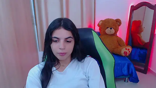 Snapshot of _elenna chatting on February 12, 2025, 12:16 am elenna online show from February 12, 2025, 12:16 am