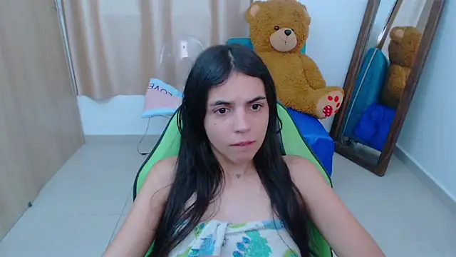 Snapshot of _elenna chatting on February 13, 2025, 9:49 pm elenna online show from February 13, 2025, 9:49 pm