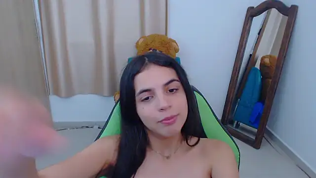 Snapshot of _elenna chatting on February 15, 2025, 11:47 pm elenna online show from February 15, 2025, 11:47 pm