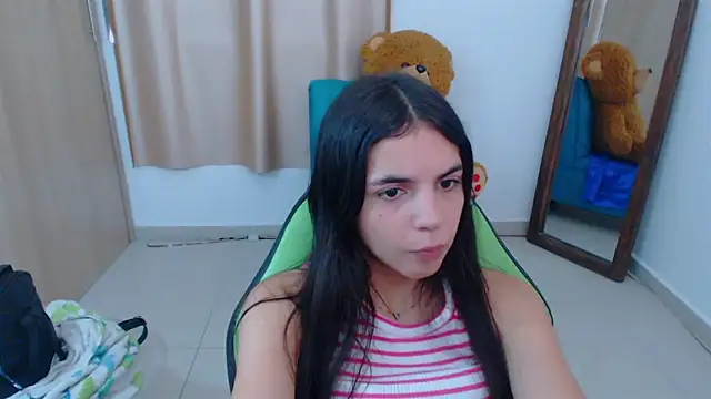 Snapshot of _elenna chatting on February 21, 2025, 5:42 pm elenna online show from February 21, 2025, 5:42 pm