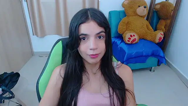 Snapshot of _elenna chatting on February 22, 2025, 5:46 pm elenna online show from February 22, 2025, 5:46 pm