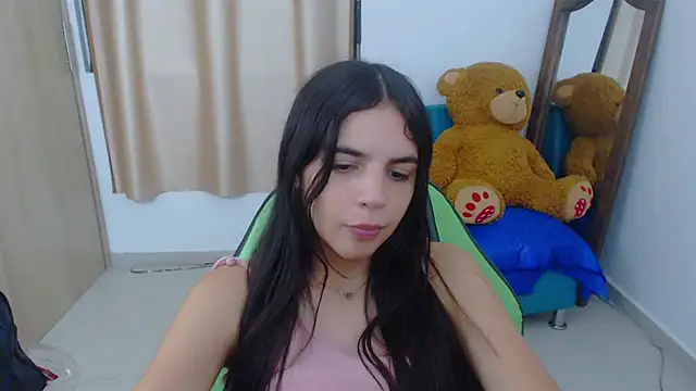 Snapshot of _elenna chatting on February 23, 2025, 12:51 am elenna online show from February 23, 2025, 12:51 am