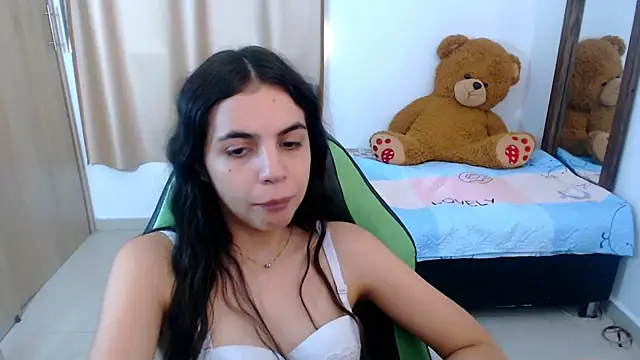 Snapshot of _elenna chatting on March 17, 2025, 6:11 pm elenna online show from March 17, 2025, 6:11 pm