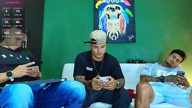 GendersonFit online show from December 17, 2025, 10:38 pm