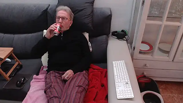 Nudelschwanz online show from February 22, 2025, 9:04 pm