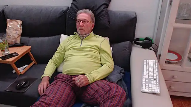 Nudelschwanz online show from March 7, 2025, 6:54 pm