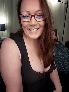 Snapshot of BBWQUEENBEEE chatting on February 16, 2025, 6:54 pm BBWQUEENBEEE online show from February 16, 2025, 6:54 pm