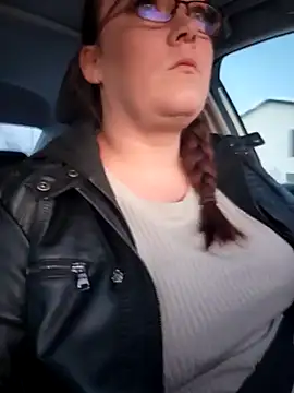 Snapshot of BBWQUEENBEEE chatting on February 19, 2025, 2:12 pm BBWQUEENBEEE online show from February 19, 2025, 2:12 pm