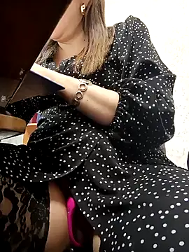 Snapshot of Office_Albertina chatting on January 13, 2025, 1:02 am Office Albertina online show from January 13, 2025, 1:02 am