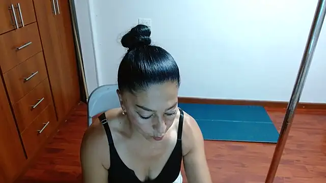 Anitta muscle online show from February 23, 2026, 6:05 pm