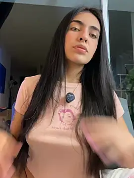 Snapshot of DaphneUwu chatting on June 14, 2026, 2:24 am DaphneUwu online show from June 14, 2026, 2:24 am