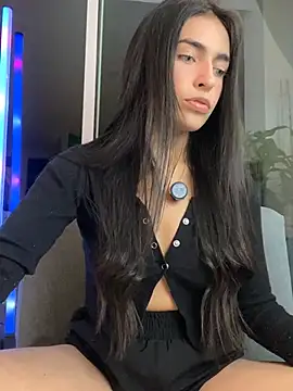 Snapshot of DaphneUwu chatting on July 11, 2026, 1:30 am DaphneUwu online show from July 11, 2026, 1:30 am