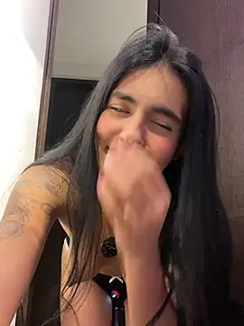 Snapshot of DaphneUwu chatting on July 23, 2026, 1:58 am DaphneUwu online show from July 23, 2026, 1:58 am