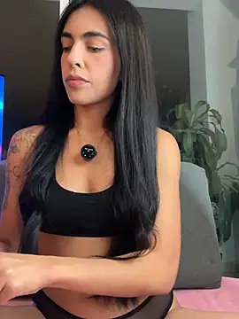 Snapshot of DaphneUwu chatting on August 5, 2026, 1:52 am DaphneUwu online show from August 5, 2026, 1:52 am