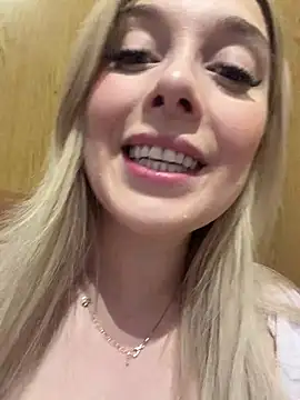 CherryAuroraa online show from March 5, 2026, 1:07 pm