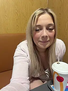 CherryAuroraa online show from March 15, 2026, 10:43 am