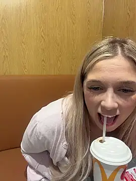 CherryAuroraa online show from March 22, 2026, 6:33 pm