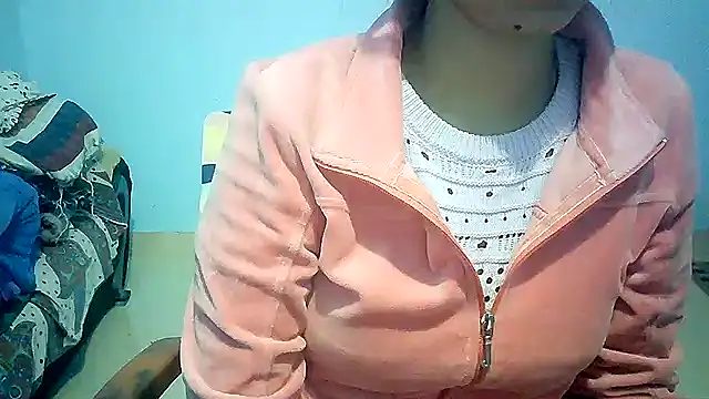 Snapshot of lovelydesi21 chatting on December 8, 2024, 7:58 am lovelydesi21 online show from December 8, 2024, 7:58 am