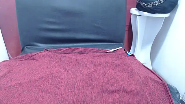 Laura hottt online show from October 28, 2025, 11:36 am