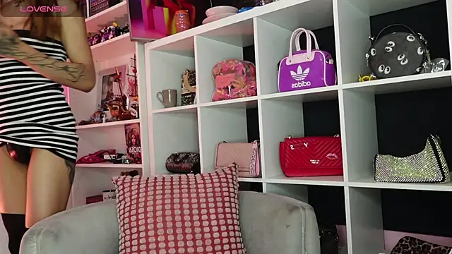 Snapshot of caroline_cossei chatting on March 9, 2025, 2:07 am caroline cossei online show from March 9, 2025, 2:07 am