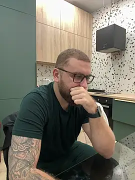 Bear bear  online show from March 3, 2025, 1:31 pm