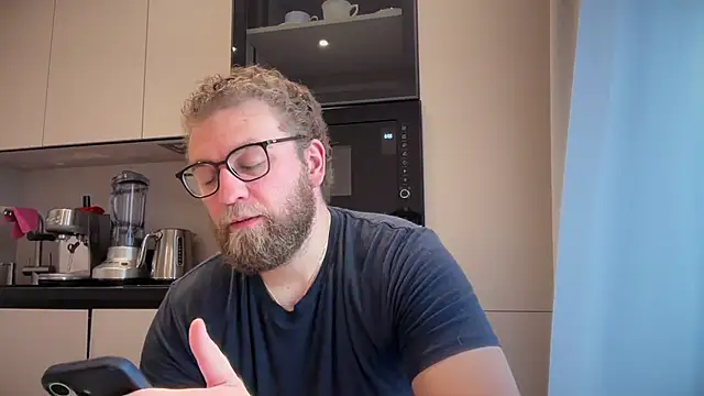 Bear bear  online show from April 23, 2026, 9:52 am