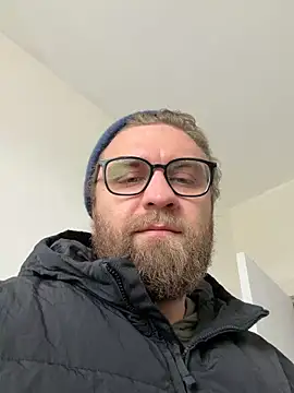 Bear bear  online show from April 25, 2026, 11:13 am