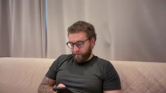 Bear bear  online show from April 28, 2026, 8:41 am