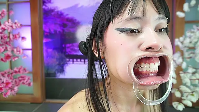 miss  maria online show from March 6, 2025, 9:09 pm