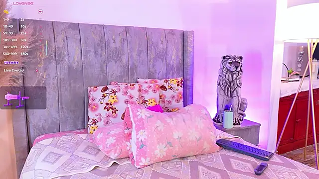 Snapshot of lara_giraldo chatting on March 3, 2026, 11:54 pm lara giraldo online show from March 3, 2026, 11:54 pm