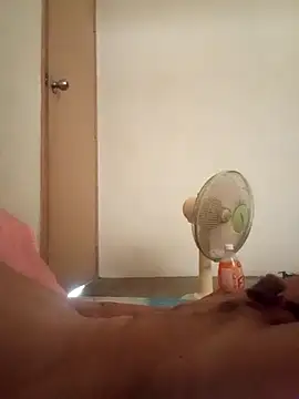 hughug123456 online show from September 9, 2025, 1:38 am