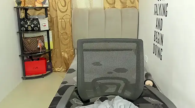 Snapshot of Trixie_Mattel21 chatting on December 18, 2024, 5:26 am Trixie Mattel21 online show from December 18, 2024, 5:26 am