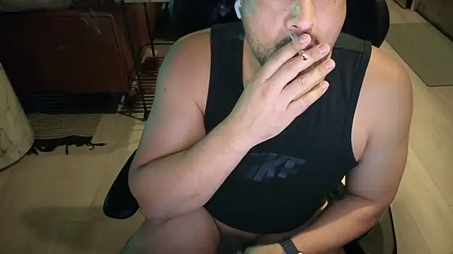Snapshot of HungandThickLatin chatting on September 30, 2025, 3:33 am HungandThickLatin online show from September 30, 2025, 3:33 am