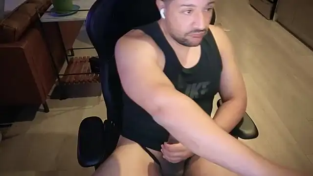 Snapshot of HungandThickLatin chatting on October 20, 2025, 1:28 am HungandThickLatin online show from October 20, 2025, 1:28 am