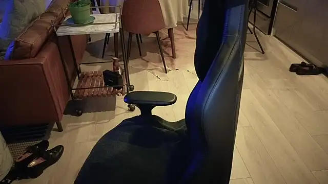 Snapshot of HungandThickLatin chatting on October 26, 2025, 8:53 am HungandThickLatin online show from October 26, 2025, 8:53 am