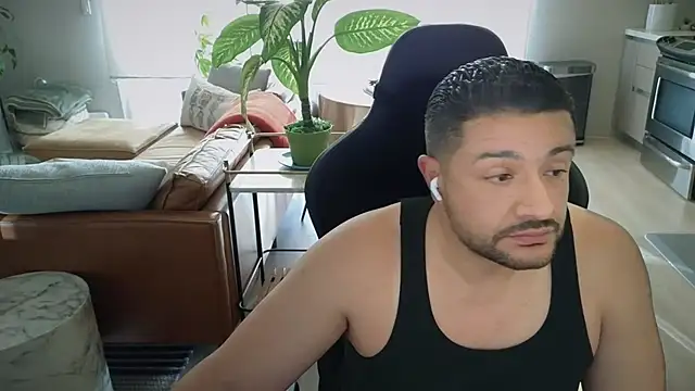 Snapshot of HungandThickLatin chatting on November 1, 2025, 12:01 am HungandThickLatin online show from November 1, 2025, 12:01 am